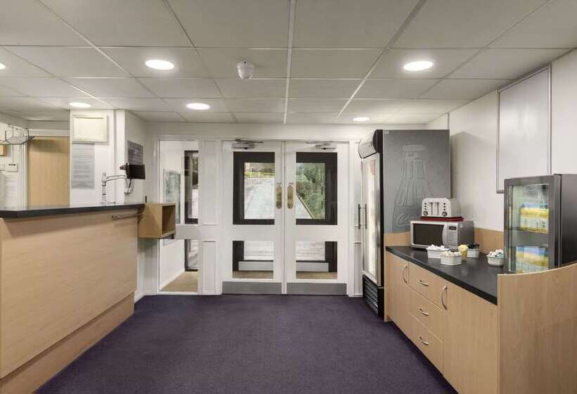 בית מלון כפרי Days Inn Bridgend Cardiff