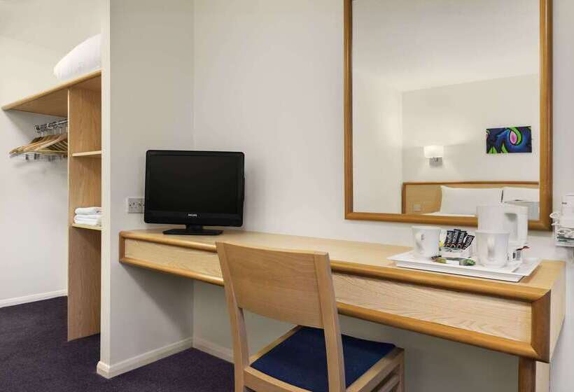 בית מלון כפרי Days Inn Bridgend Cardiff