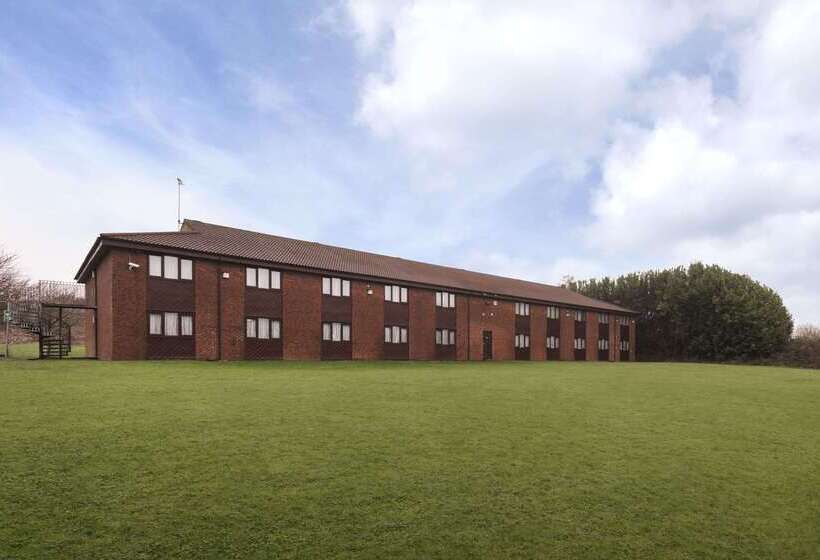 בית מלון כפרי Days Inn Bridgend Cardiff