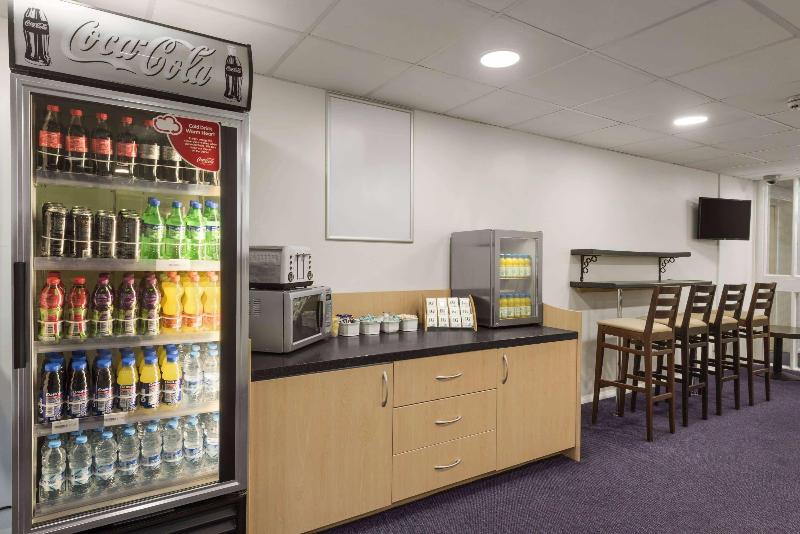 בית מלון כפרי Days Inn Bridgend Cardiff