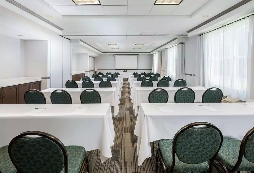 בית מלון כפרי Hilton Garden Inn Oakland / San Leandro