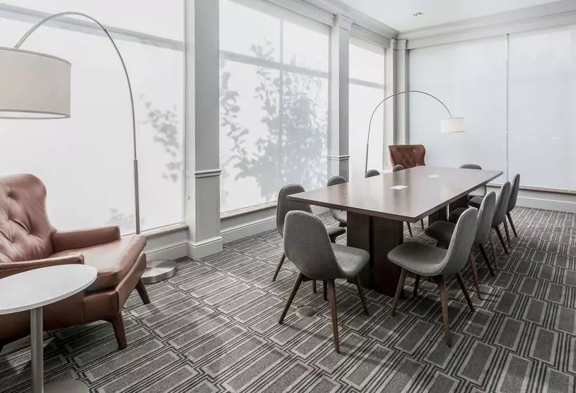 בית מלון כפרי Hilton Garden Inn Oakland / San Leandro