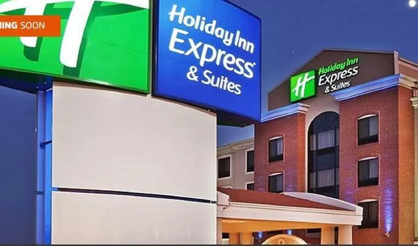 בית מלון כפרי Holiday Inn Express & Suites Milwaukee Nw   Park Place, An Ihg