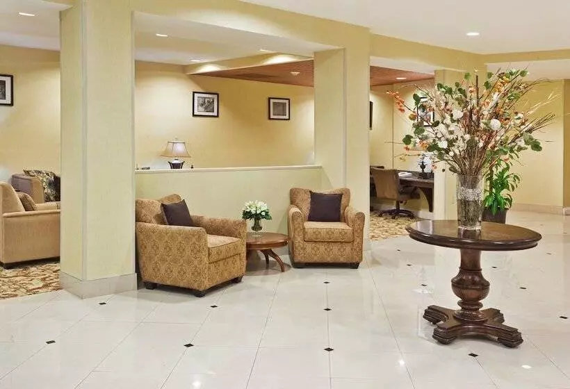 فندق Holiday Inn Express Savannah Airport, An Ihg