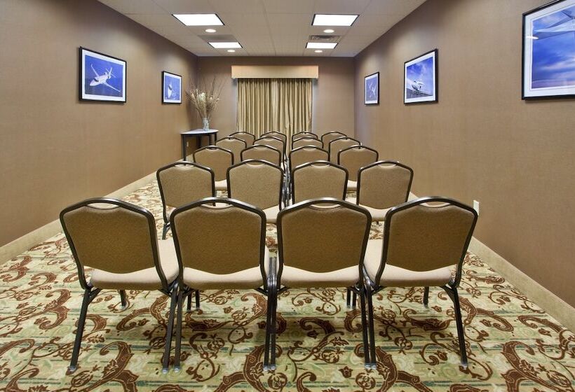 فندق Holiday Inn Express Savannah Airport, An Ihg