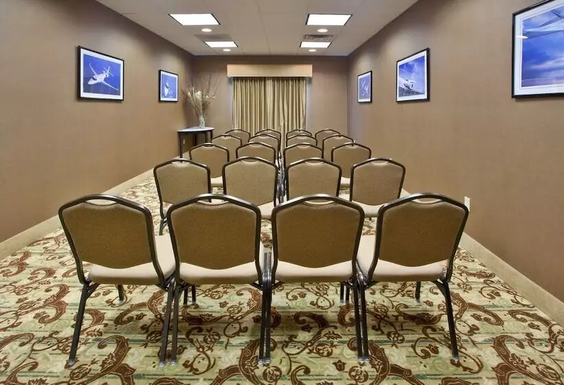 فندق Holiday Inn Express Savannah Airport, An Ihg