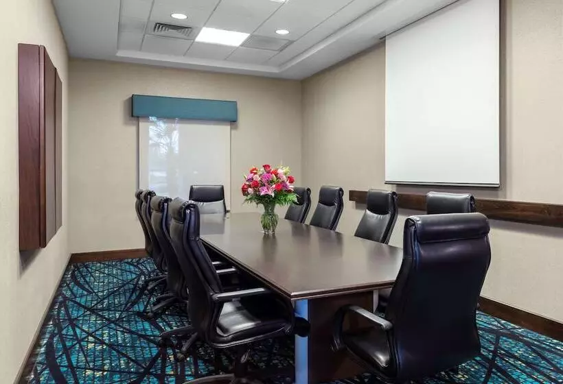 هتل Homewood Suites By Hilton Phoenix Airport South