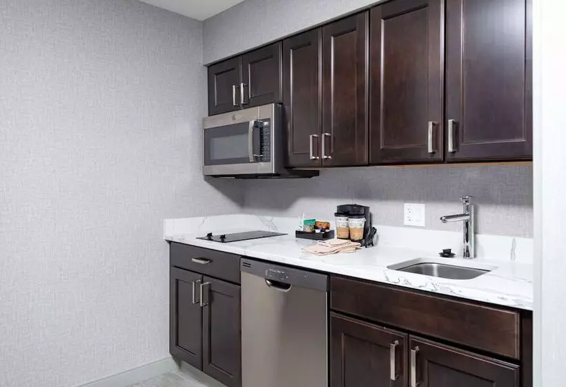 هتل Homewood Suites By Hilton Phoenix Airport South