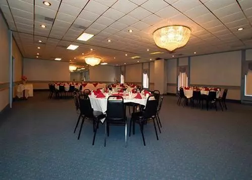 Newark Garden Finger Lakes Hotel