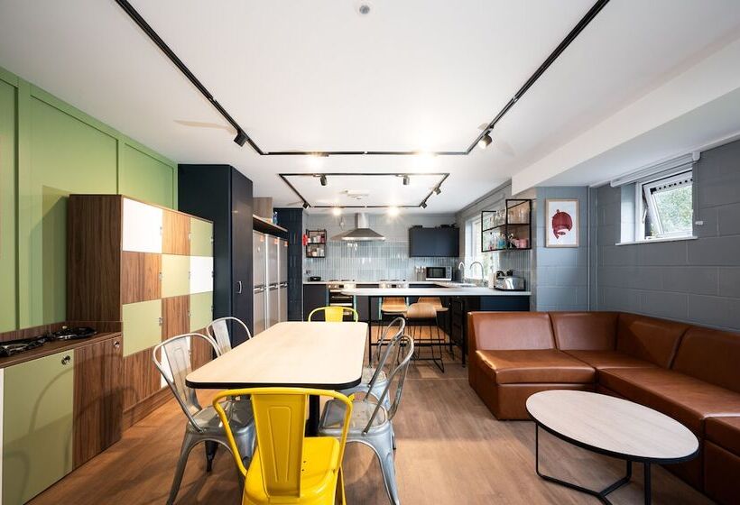 فندق Queens University Belfast   Elms Village   Hostel