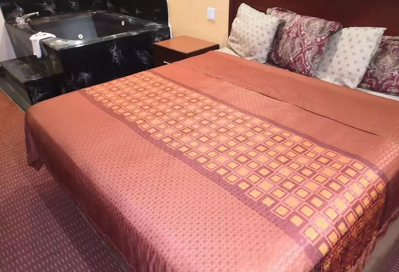 Hotelli Scottish Inn & Suites Iah West