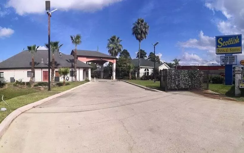 Hotelli Scottish Inn & Suites Iah West