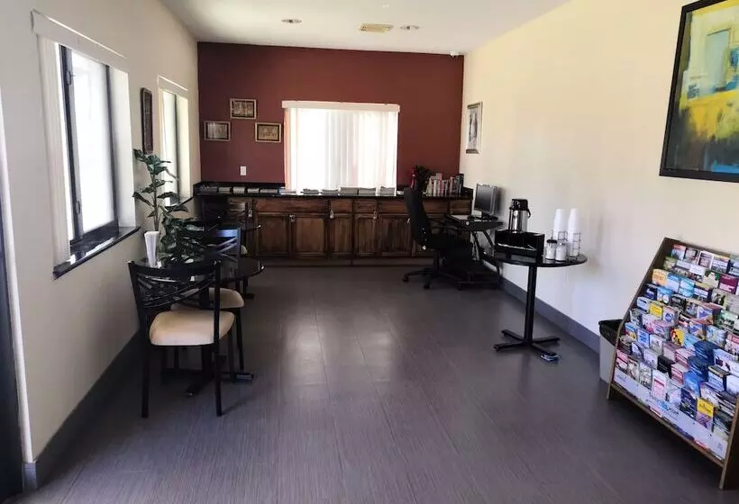 Hotelli Scottish Inn & Suites Iah West