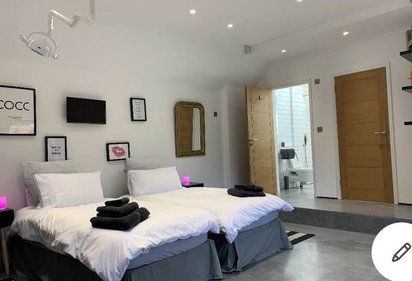 فندق ريفى Immaculate 6bed House Chichester Goodwood Pool