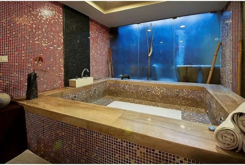 هتل Aura New Delhi Railway Station