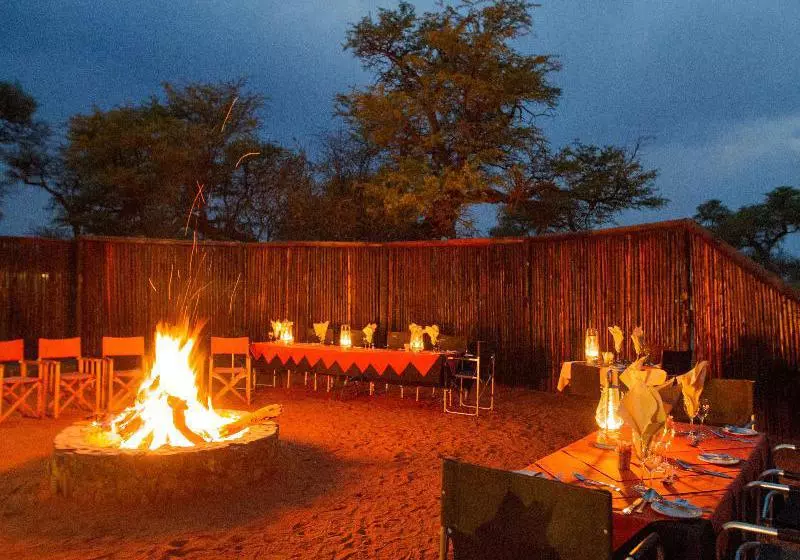 هتل Camelthorn Kalahari Lodge