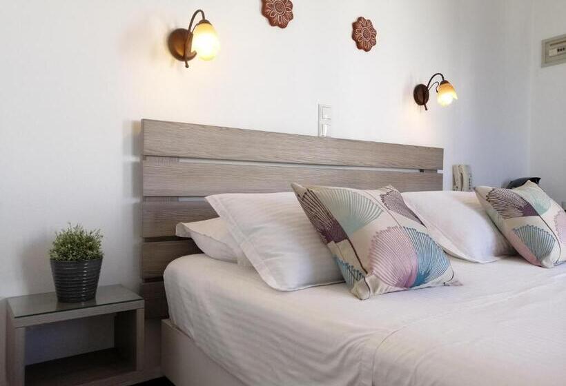 Christina Hotel, Adults Only, Heated Salt Water Pool