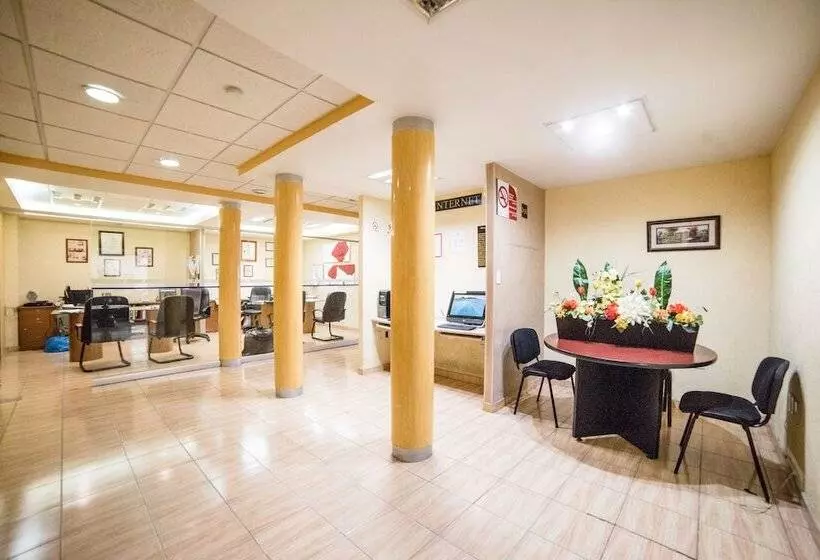 هتل Elizabeth Central