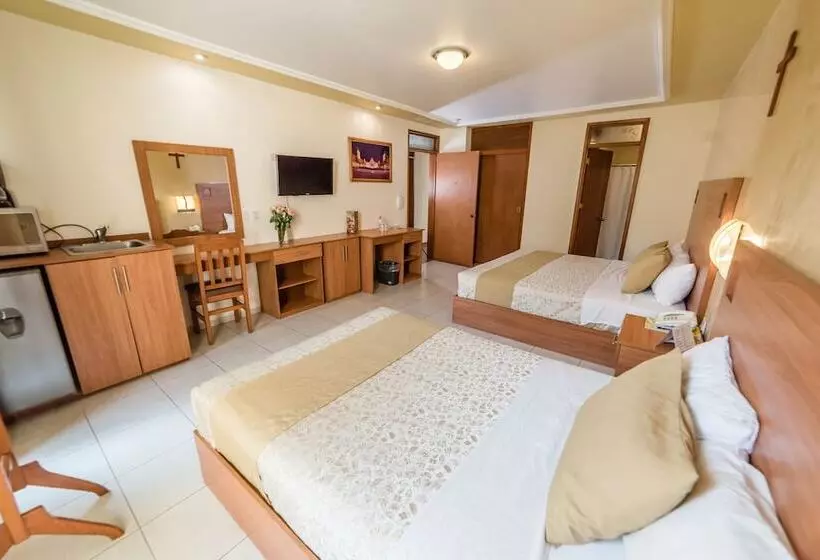 هتل Elizabeth Central