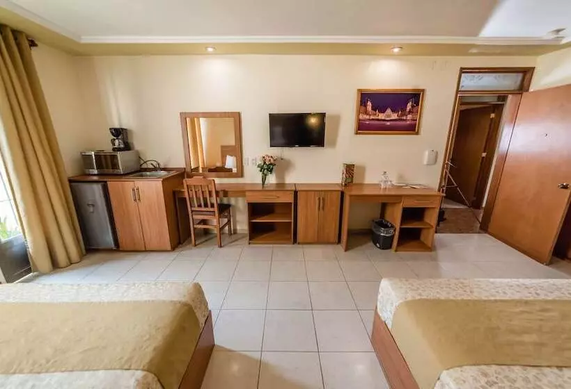 هتل Elizabeth Central