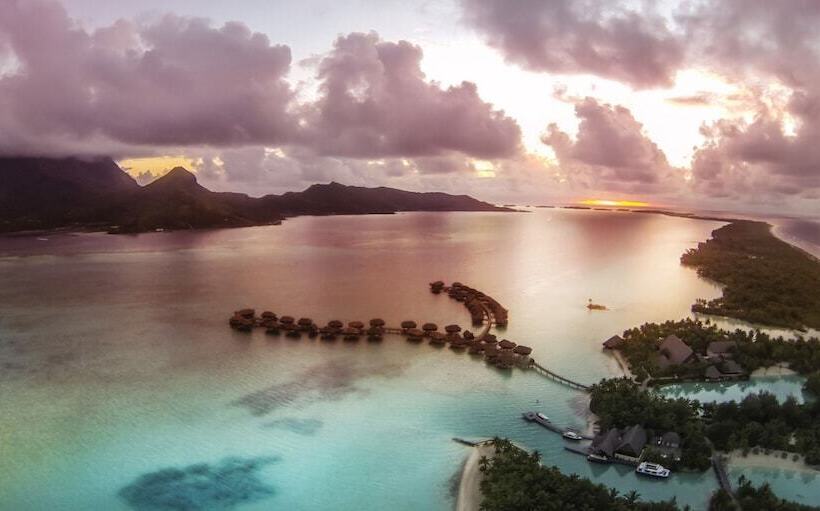ホテル Four Seasons Resort Bora Bora