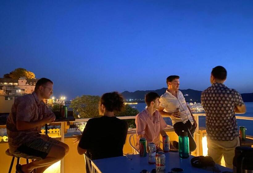 Hotelli Hostel Mantra