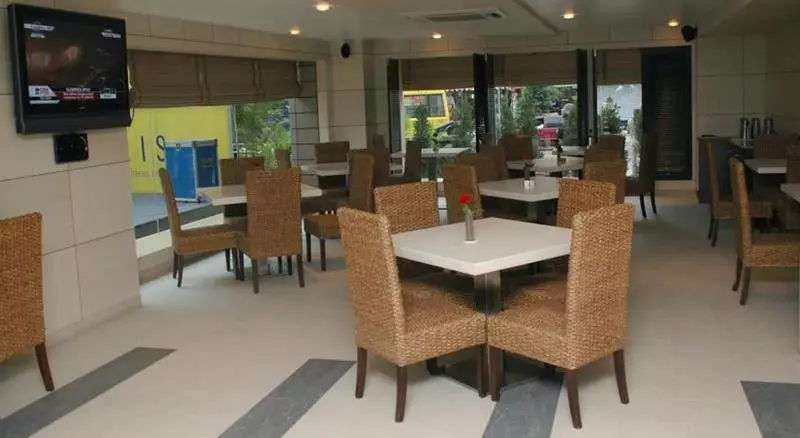 Hotelli Iris The Business