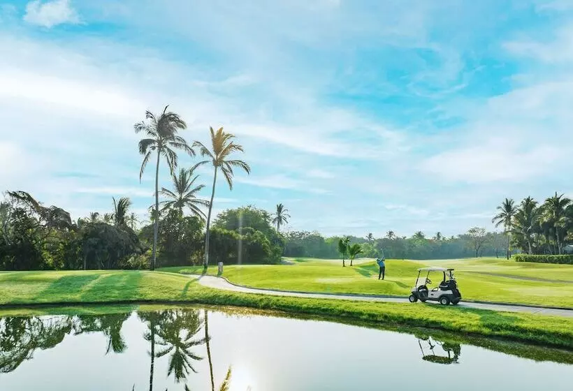 Отель Ocean Breeze Acapulco