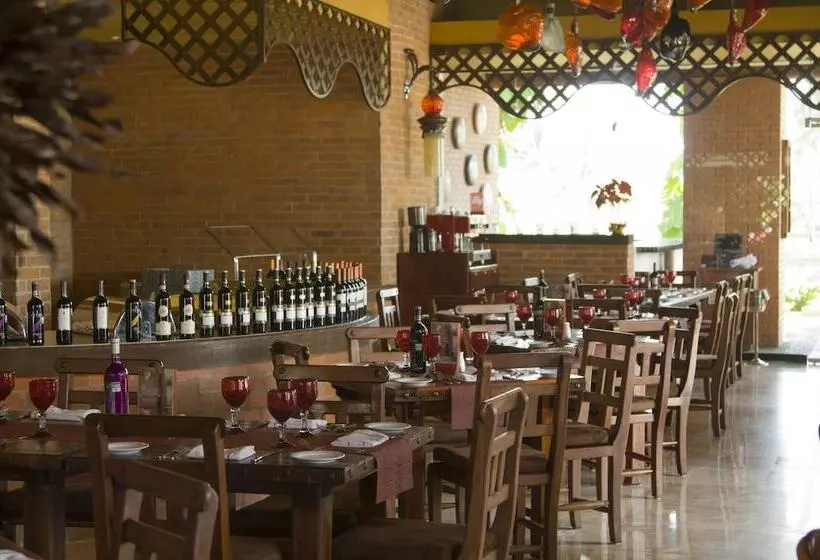 Отель Ocean Breeze Acapulco