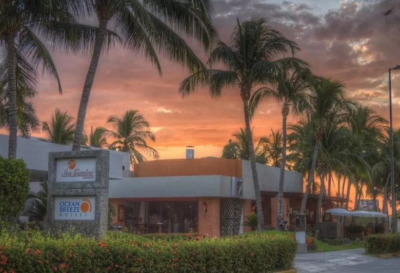 Отель Ocean Breeze Acapulco