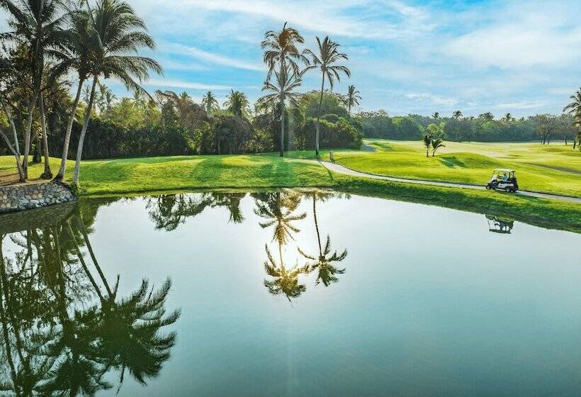 Отель Ocean Breeze Acapulco