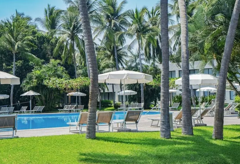 Отель Ocean Breeze Acapulco