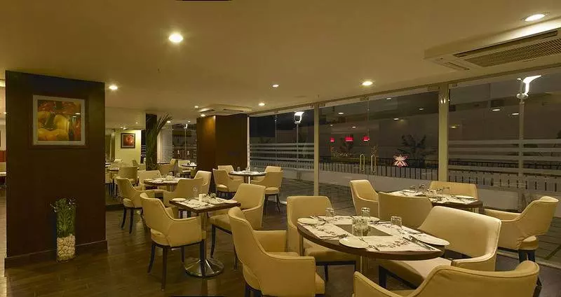 호텔 Royal Orchid Suites Whitefield Bangalore