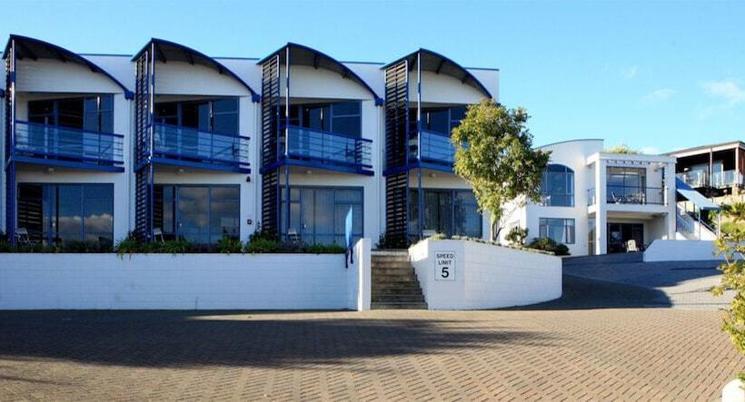 Hotel Sails On The Lake