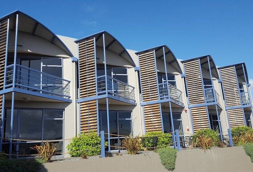 Hotel Sails On The Lake