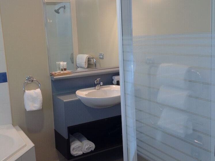 Hotel Sails On The Lake