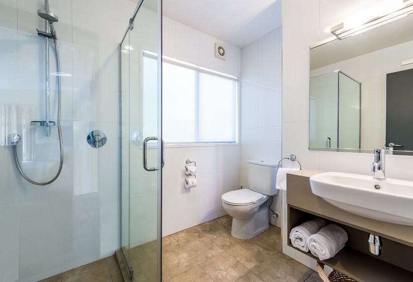 Hotel Sails On The Lake