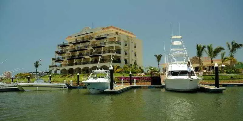 ホテル Serena Marina & Golf Residences