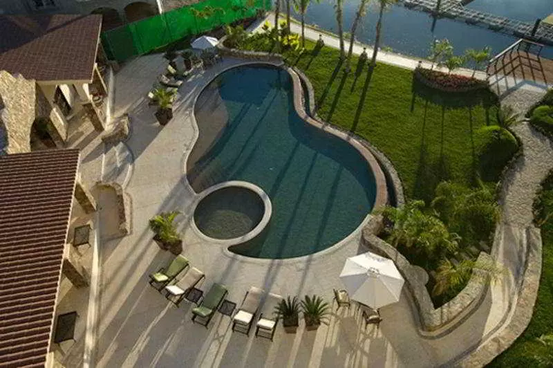 ホテル Serena Marina & Golf Residences