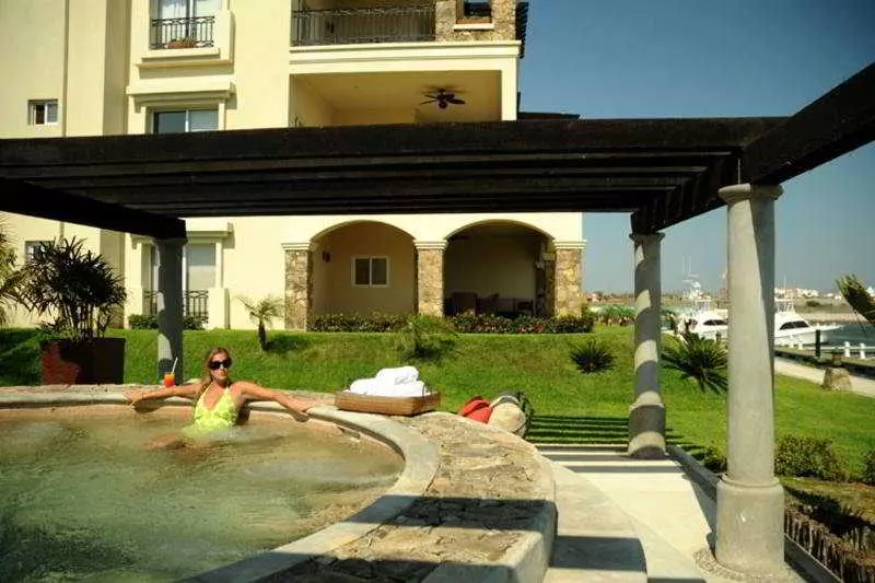 ホテル Serena Marina & Golf Residences