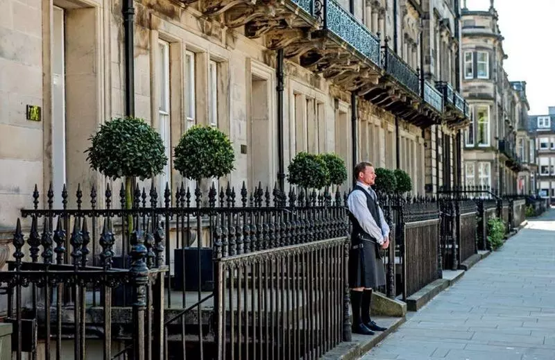 호텔 The Chester Residence