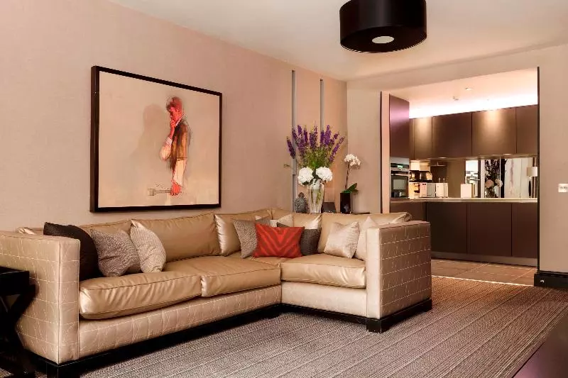 호텔 The Chester Residence