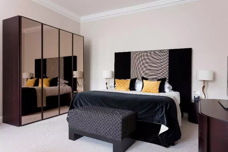 호텔 The Chester Residence