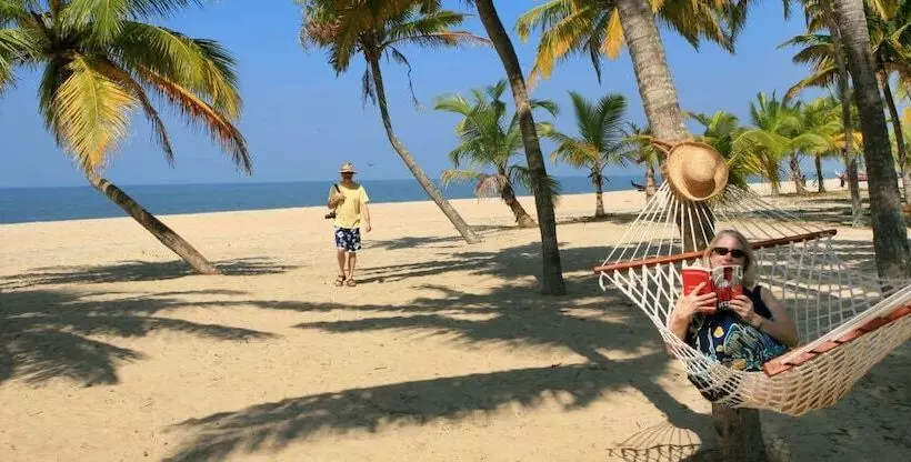 Отель The Zuri Kumarakom  Kerala Resort & Spa