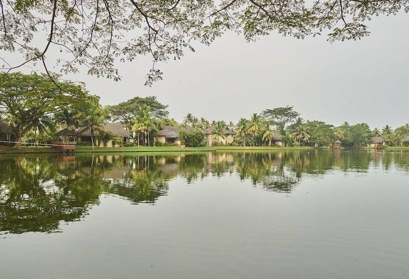 Hotel The Zuri Kumarakom  Kerala Resort & Spa