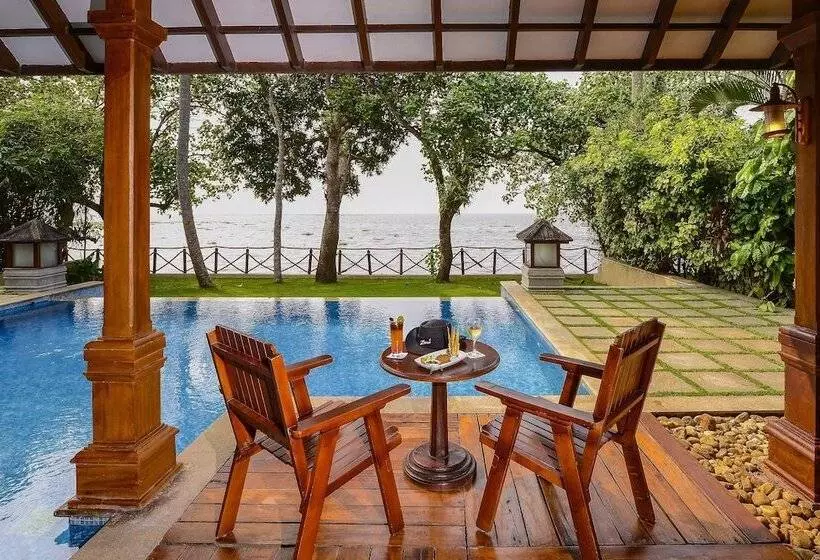 Отель The Zuri Kumarakom  Kerala Resort & Spa
