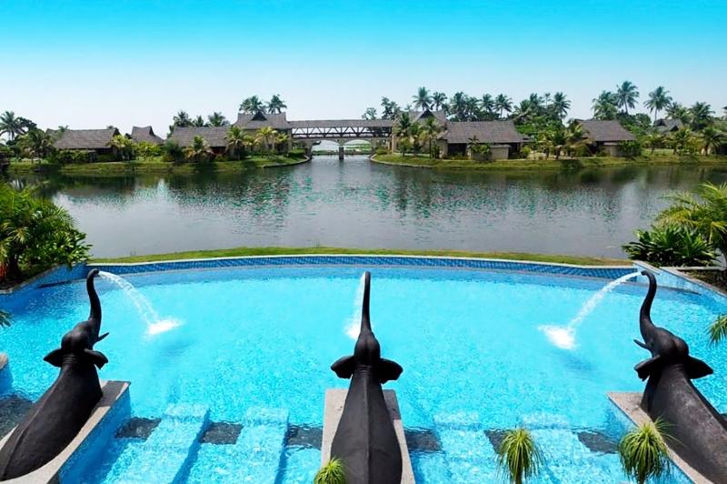 Hotel The Zuri Kumarakom  Kerala Resort & Spa