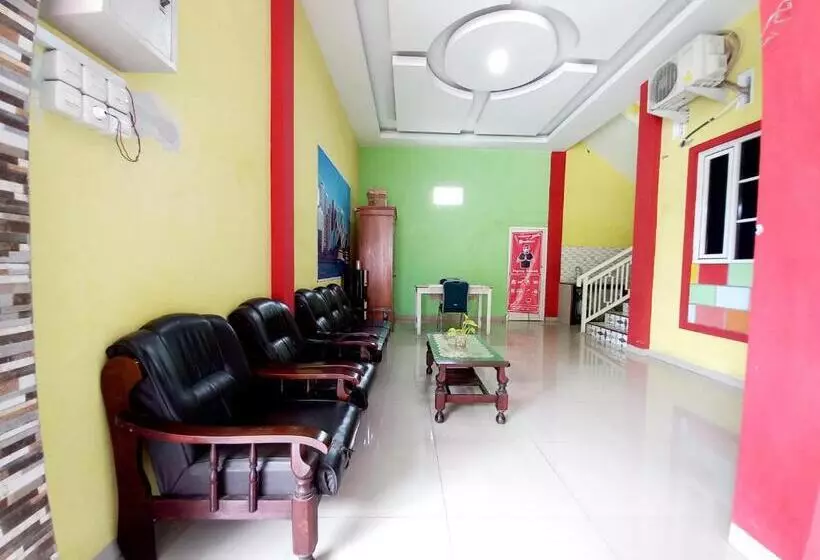 Hotelli Harmony House Syariah Near Alun Alun Pati Mitra Reddoorz