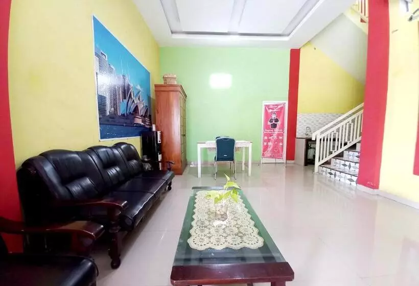 Hotelli Harmony House Syariah Near Alun Alun Pati Mitra Reddoorz