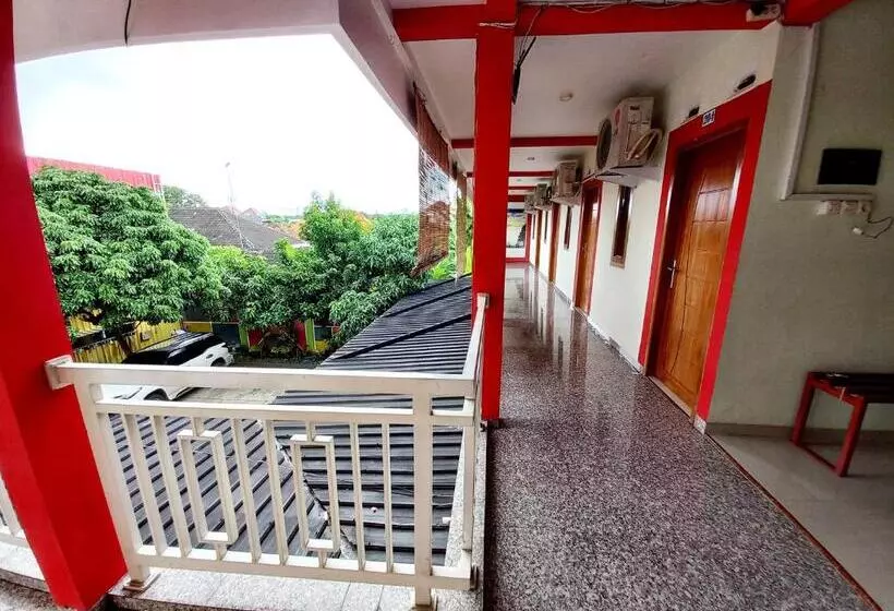 Hotelli Harmony House Syariah Near Alun Alun Pati Mitra Reddoorz